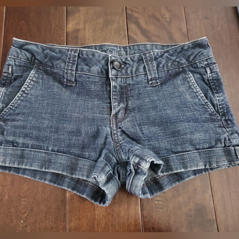 Love culture jean shorts size 6 women's with adorable back packets